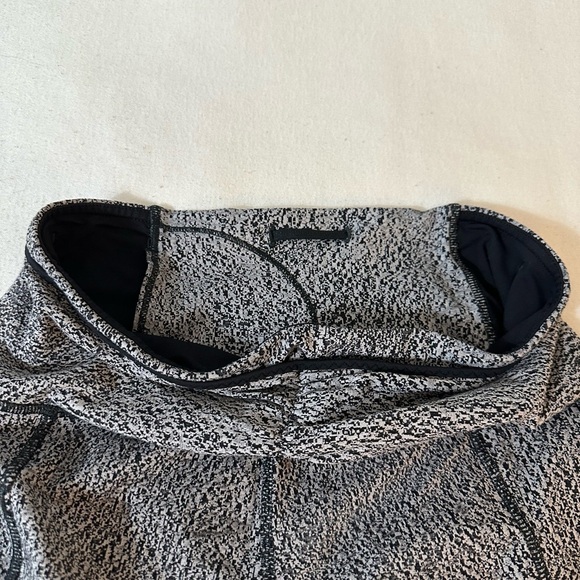 Lululemon High Rise Legging Side Pockets Gray, Black Mesh Around To Ankle Size 6 - Picture 7 of 9